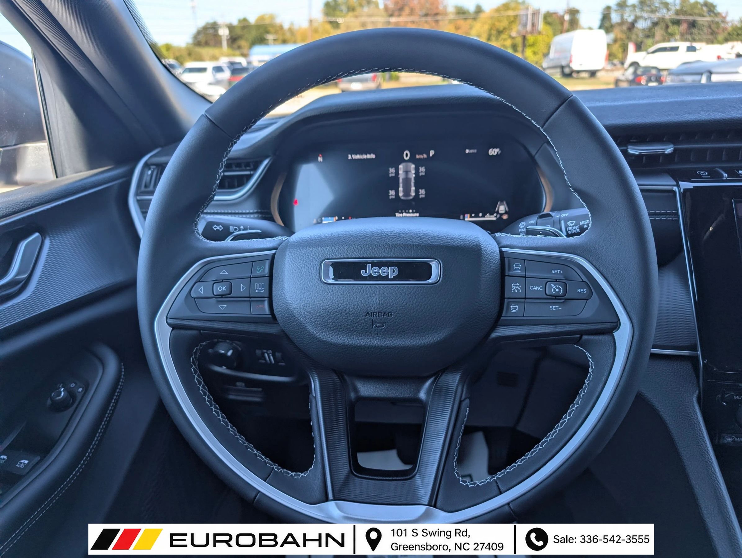 Used 2025 Jeep Grand Cherokee Laredo X AWD/4WD image 23