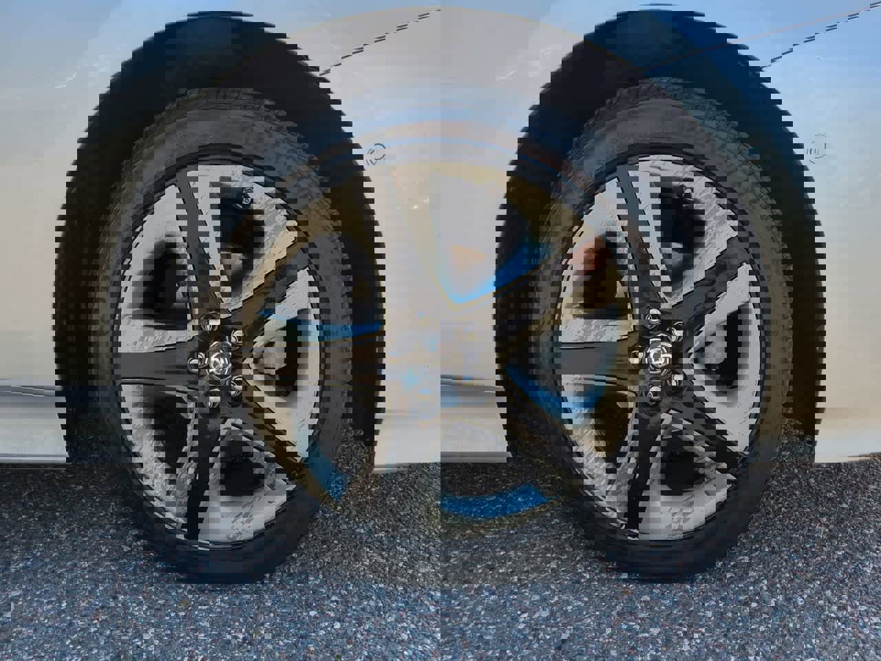 Certified 2021 Toyota Prius Limited FWD image 11