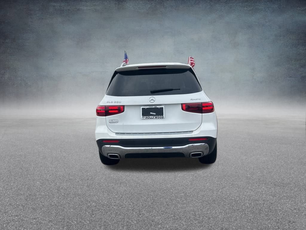 Used 2025 Mercedes-Benz GLB 250 4MATIC image 5