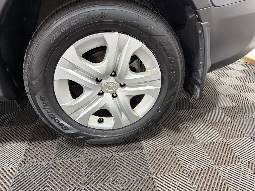 Used 2013 Toyota RAV4 LE image 33