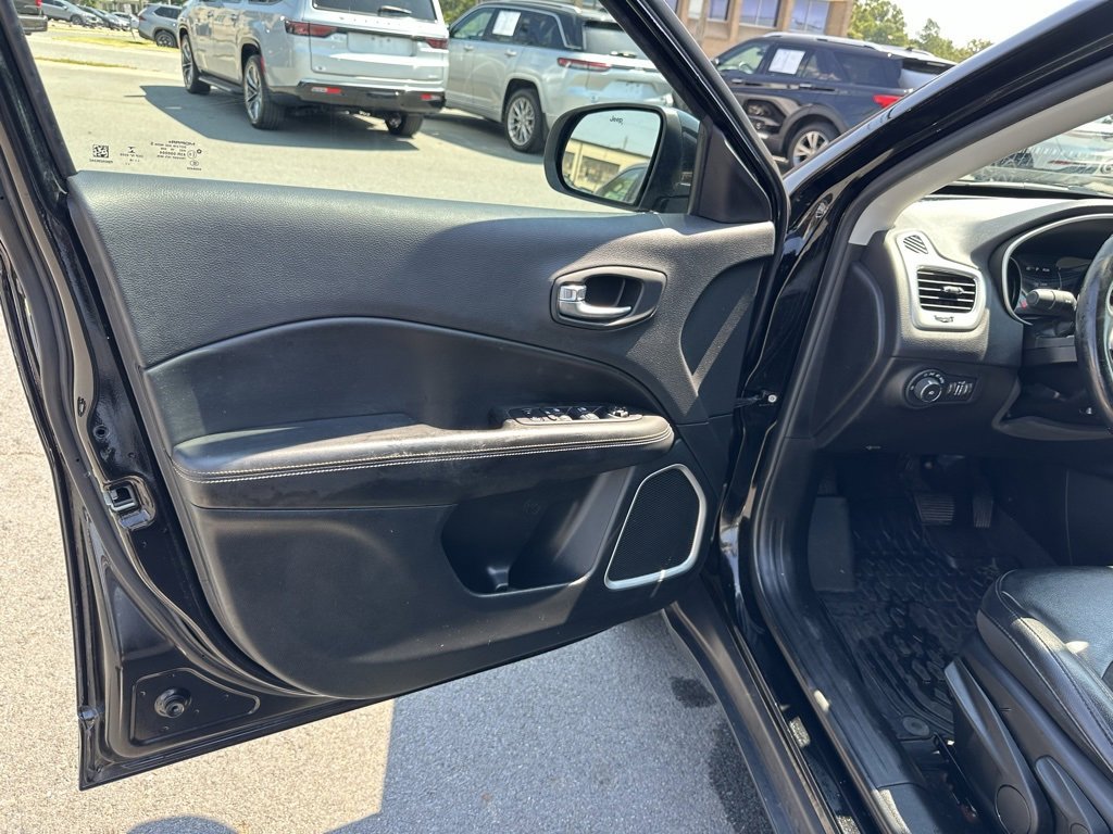 Used 2018 Jeep Compass Latitude image 13