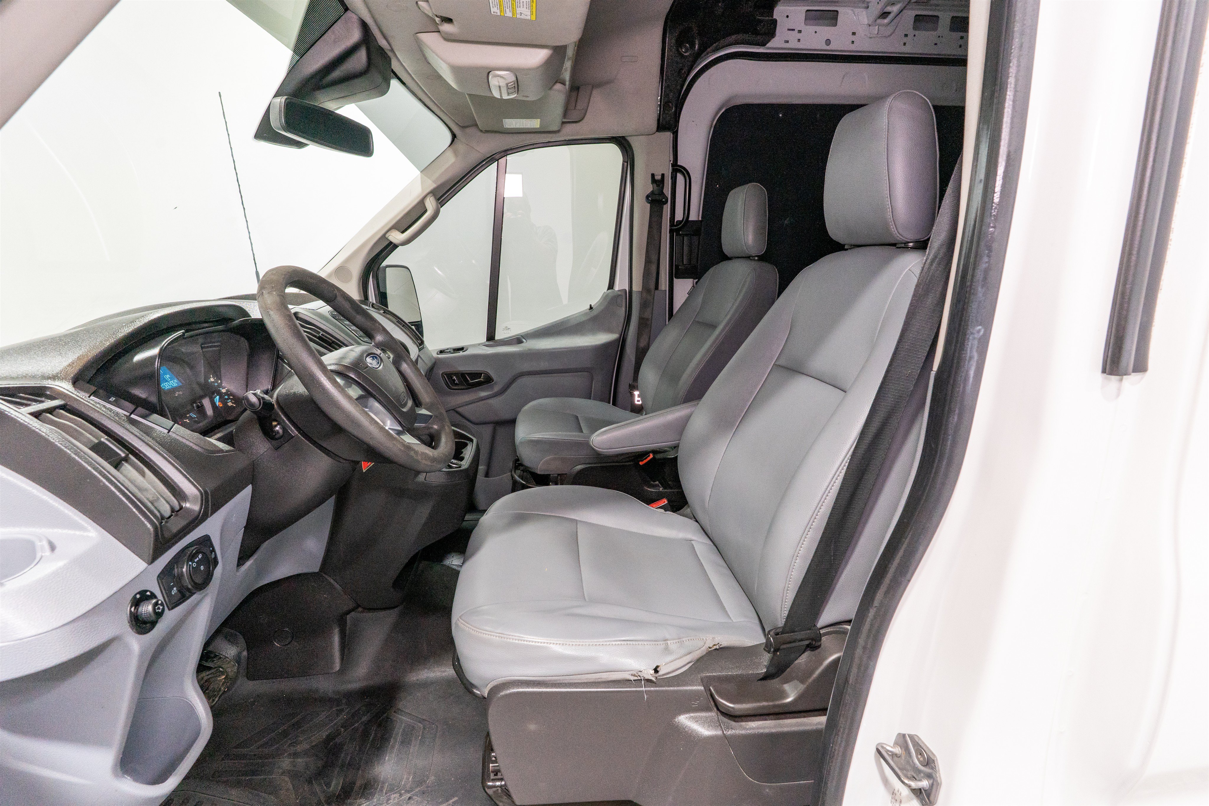 Used 2019 Ford Transit 250 148 Medium Roof RWD image 17