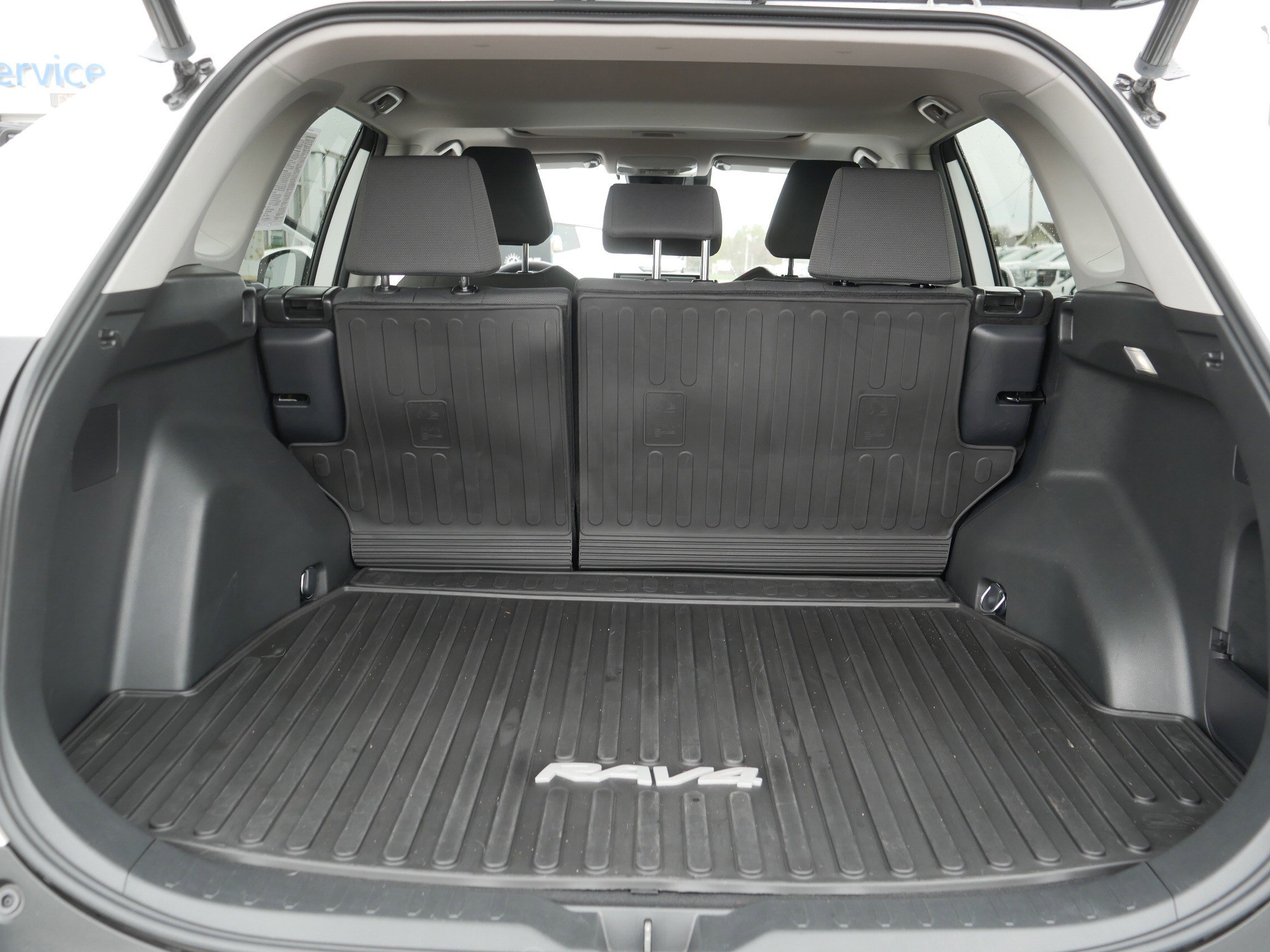 Used 2022 Toyota RAV4 XLE w/ Convenience Package AWD/4WD image 18