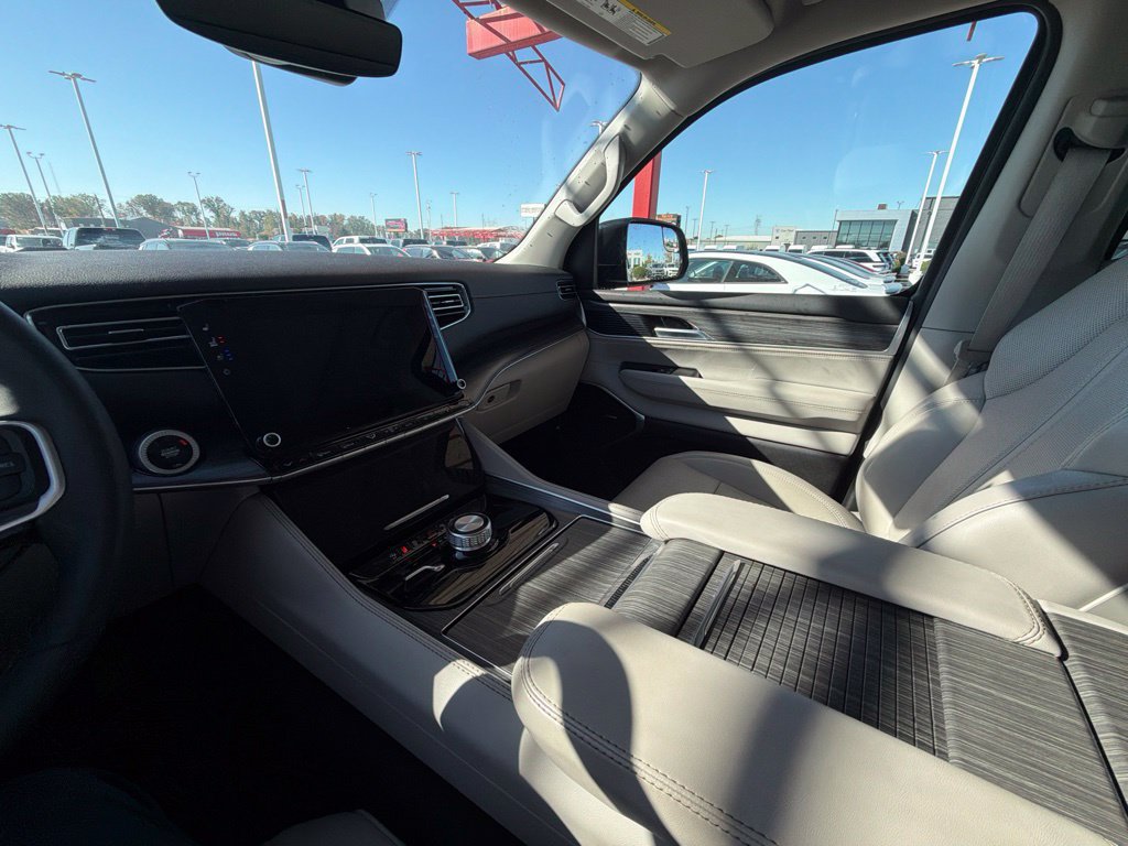 Used 2023 Jeep Wagoneer Series II w/ Premium Group I AWD/4WD image 38