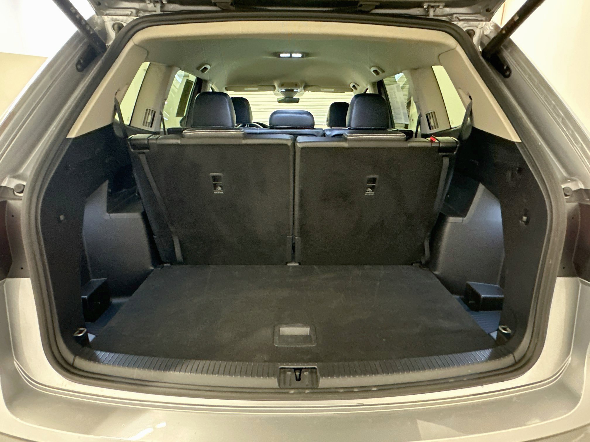 Used 2025 Volkswagen Atlas SE AWD/4WD image 31