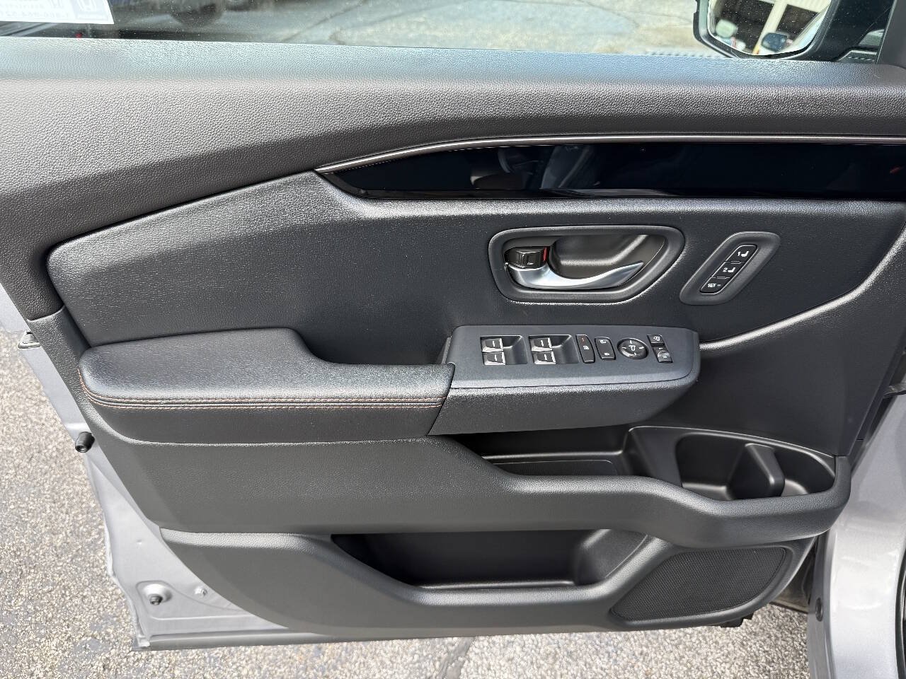 Used 2025 Honda Pilot TrailSport image 13