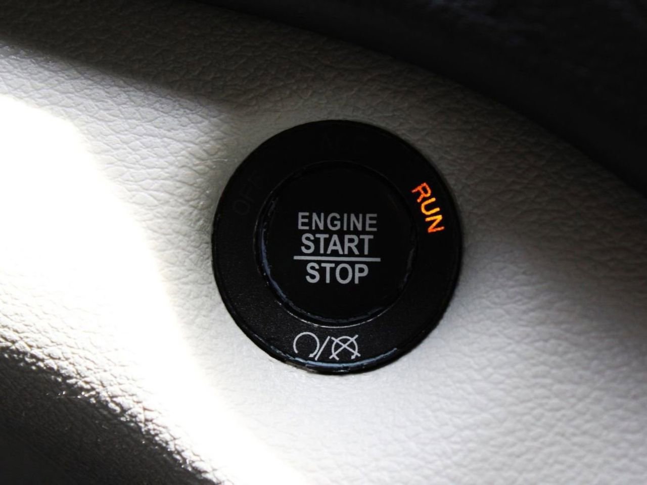 Used 2020 Jeep Cherokee Limited image 22