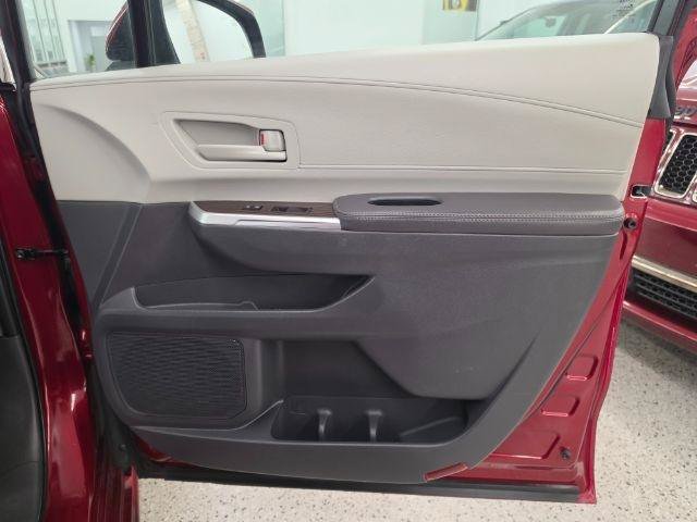 Used 2022 Toyota Sienna LE FWD image 35