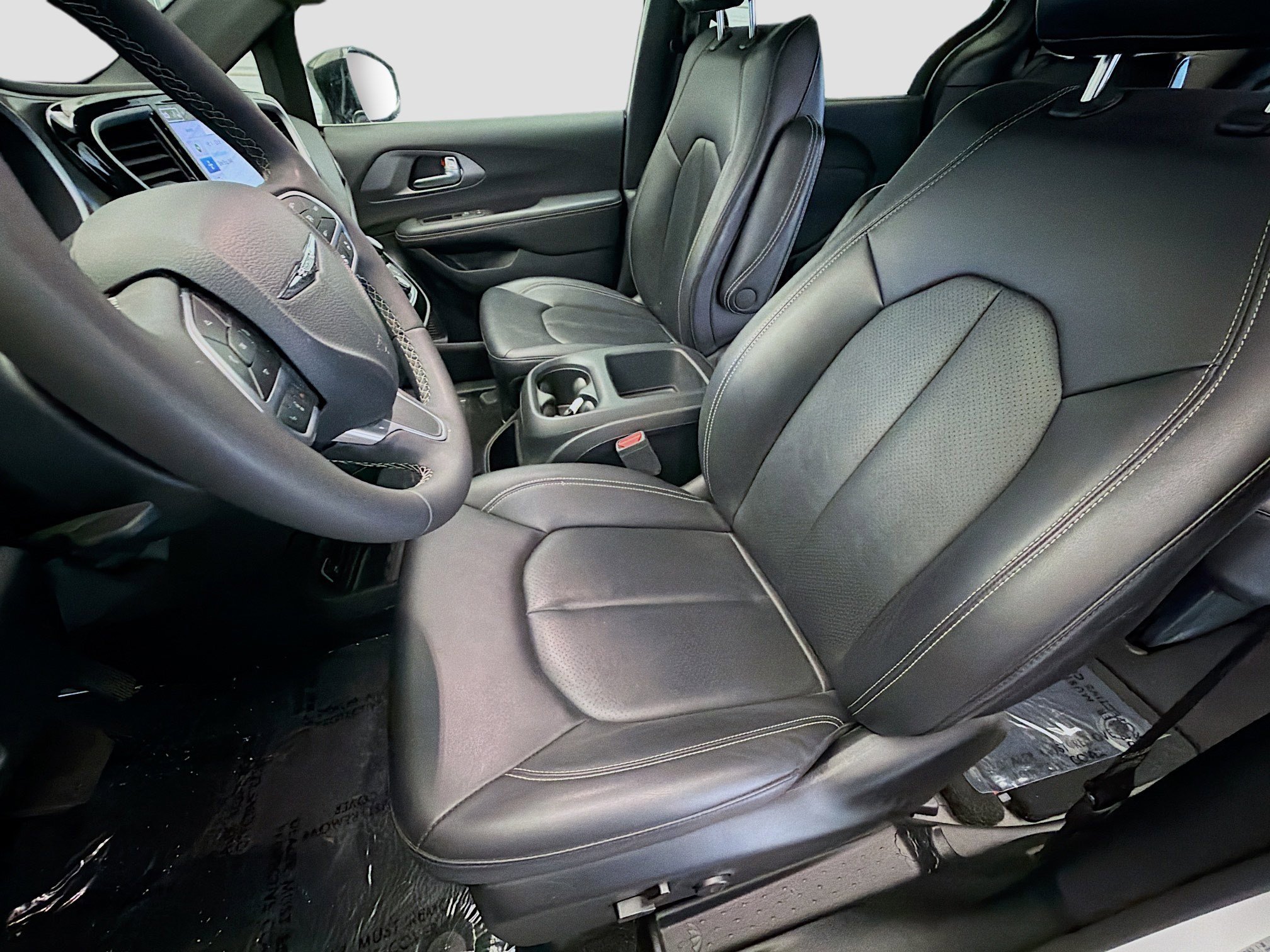 Used 2025 Chrysler Pacifica Select FWD image 11