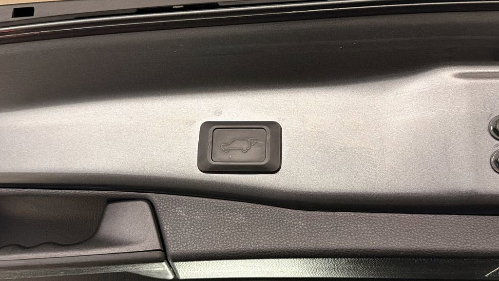 Used 2021 Toyota RAV4 XLE w/ Convenience Package image 15