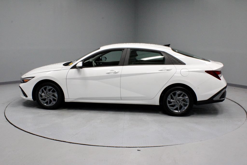 Used 2024 Hyundai Elantra SEL FWD image 8