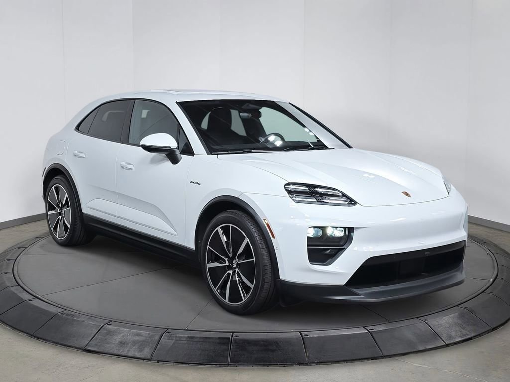 Certified 2025 Porsche Macan Electric image 9