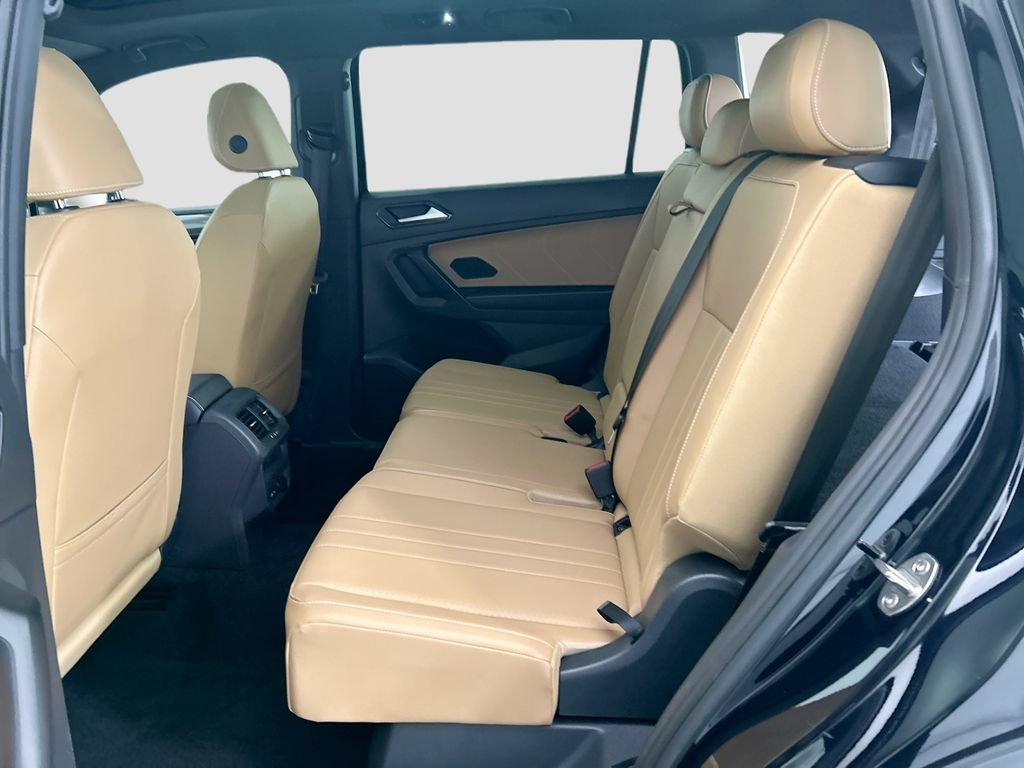 Used 2023 Volkswagen Tiguan SE w/ Panoramic Sunroof Package FWD image 20