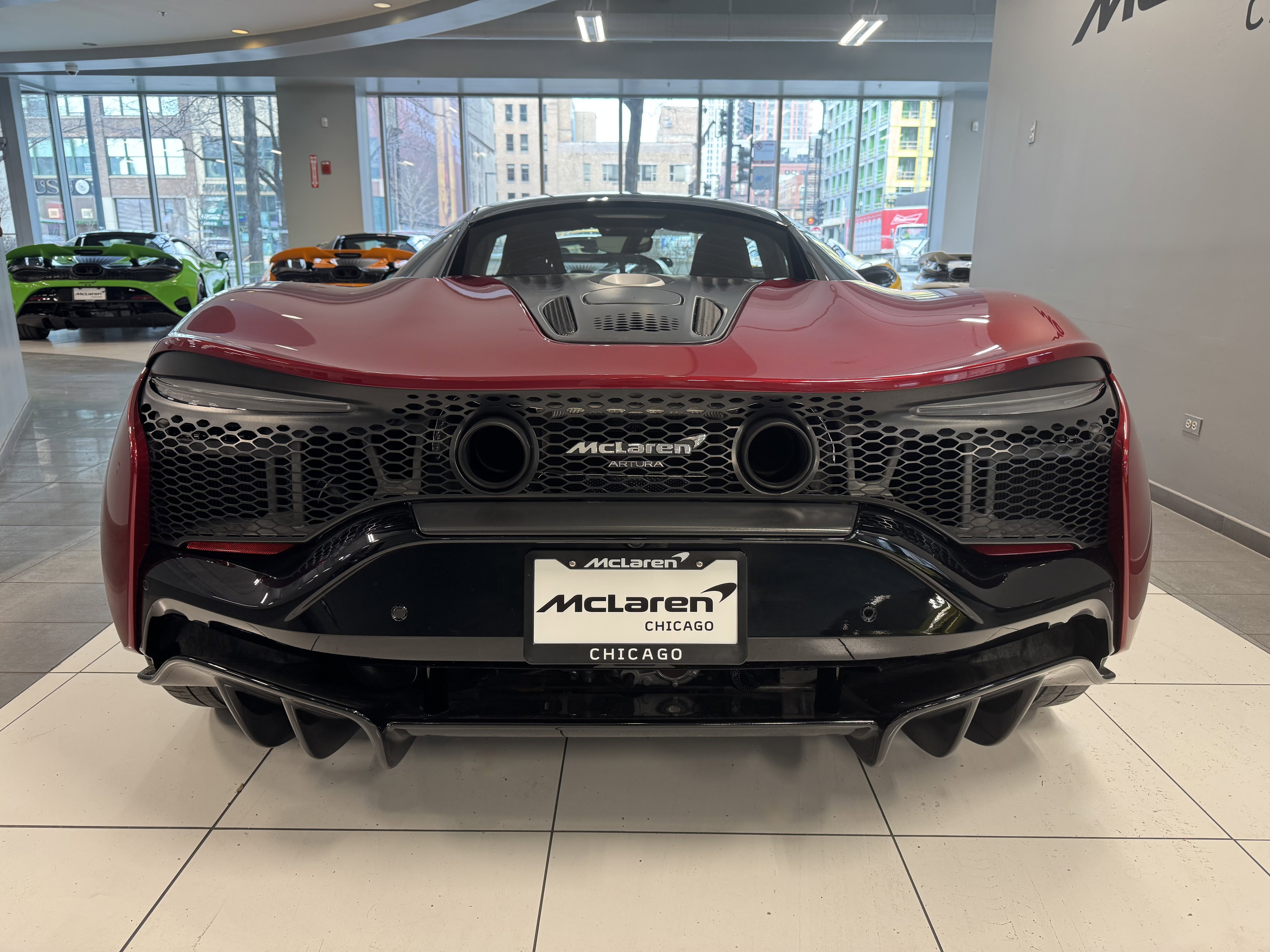 Used 2023 McLaren Artura image 4
