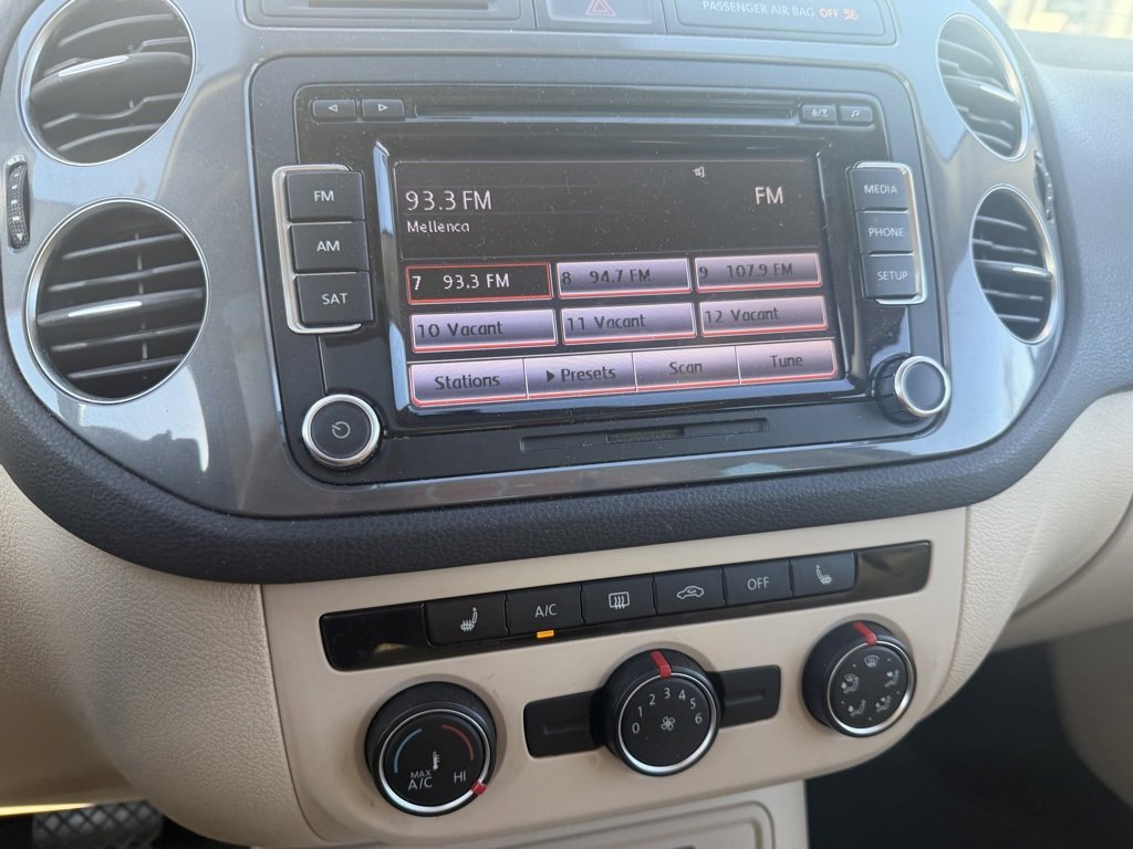 Used 2015 Volkswagen Tiguan SE image 9