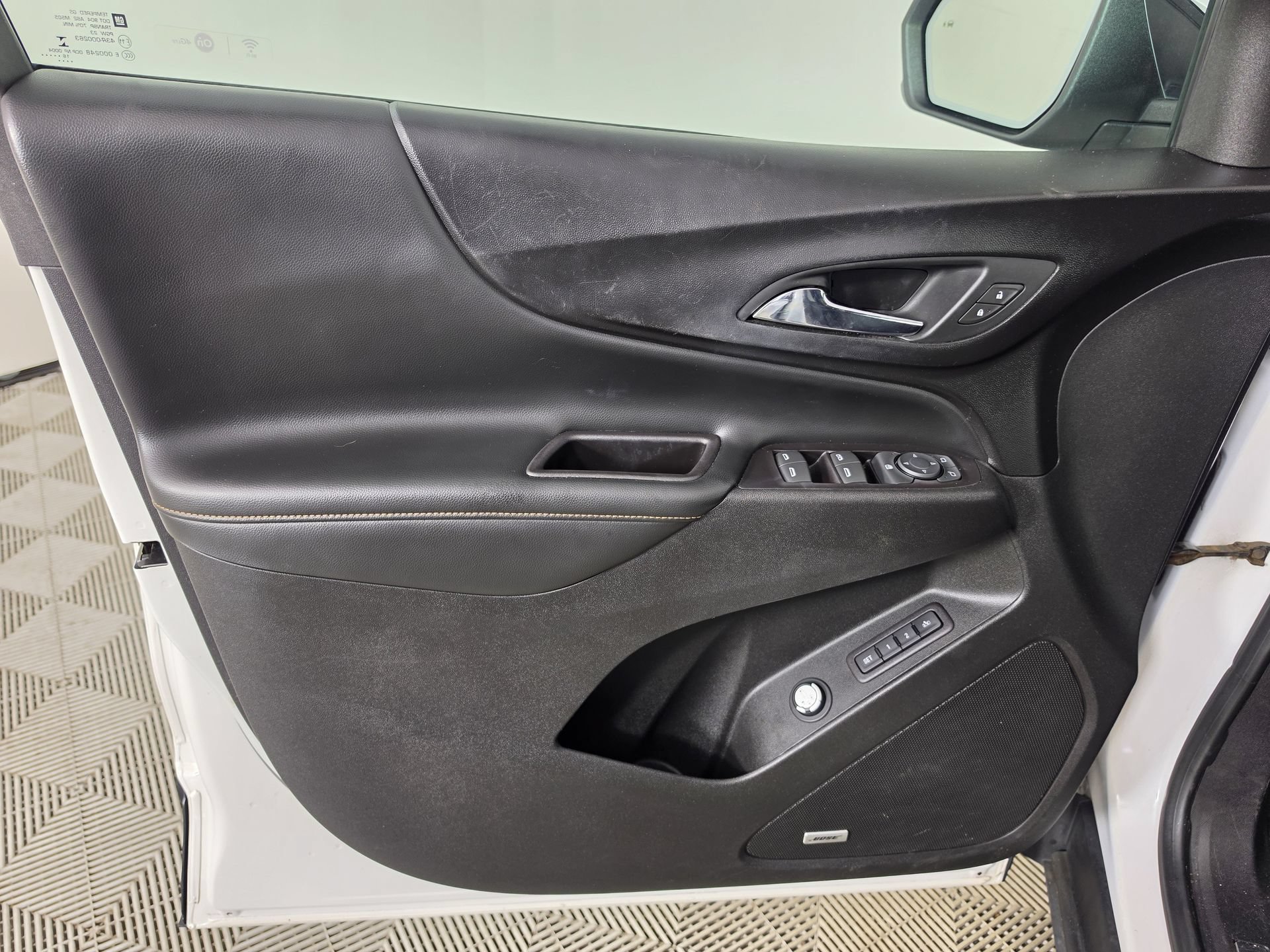 Used 2018 Chevrolet Equinox Premier FWD image 19