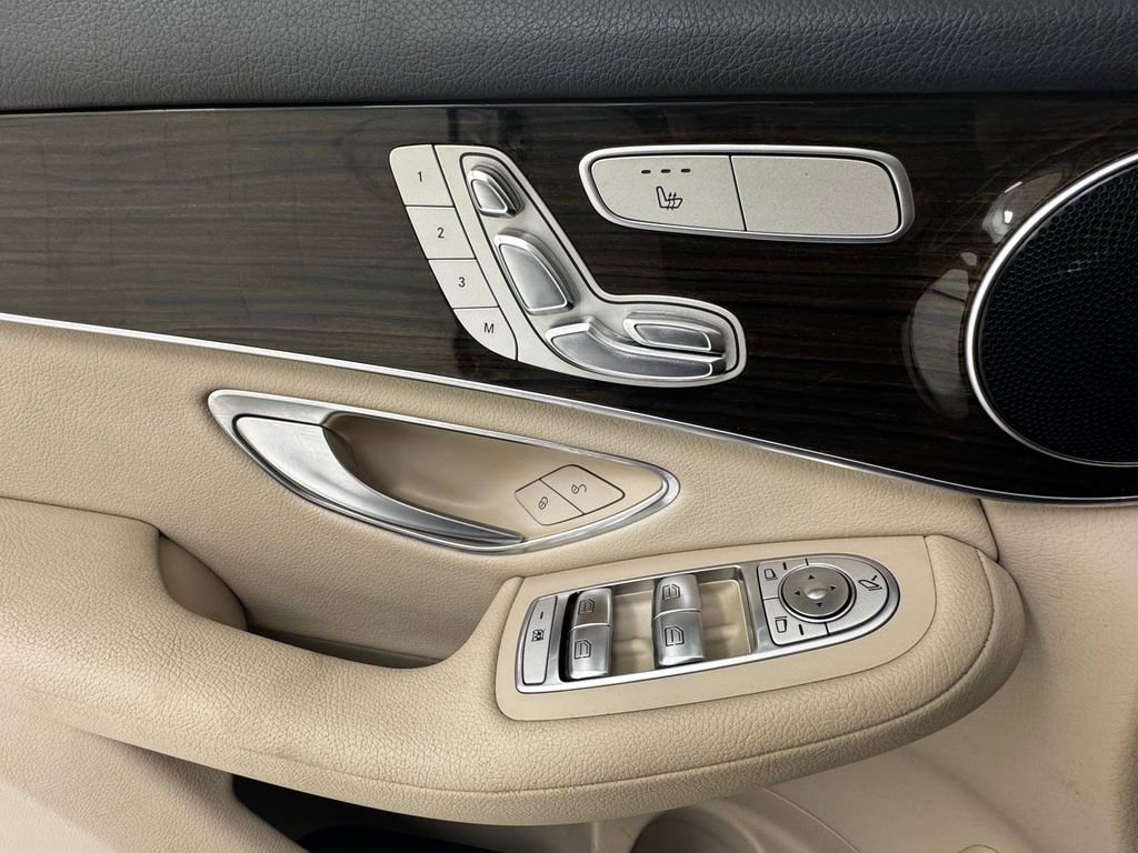 Used 2018 Mercedes-Benz GLC 300 4MATIC image 27