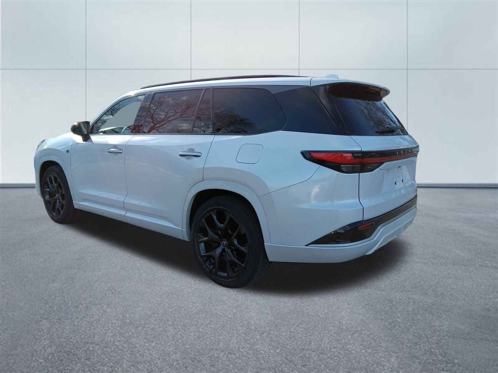Used 2024 Lexus TX 500h AWD w/ Technology Package image 3