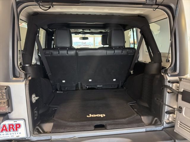 Used 2017 Jeep Wrangler Unlimited Rubicon w/ Connectivity Group image 12