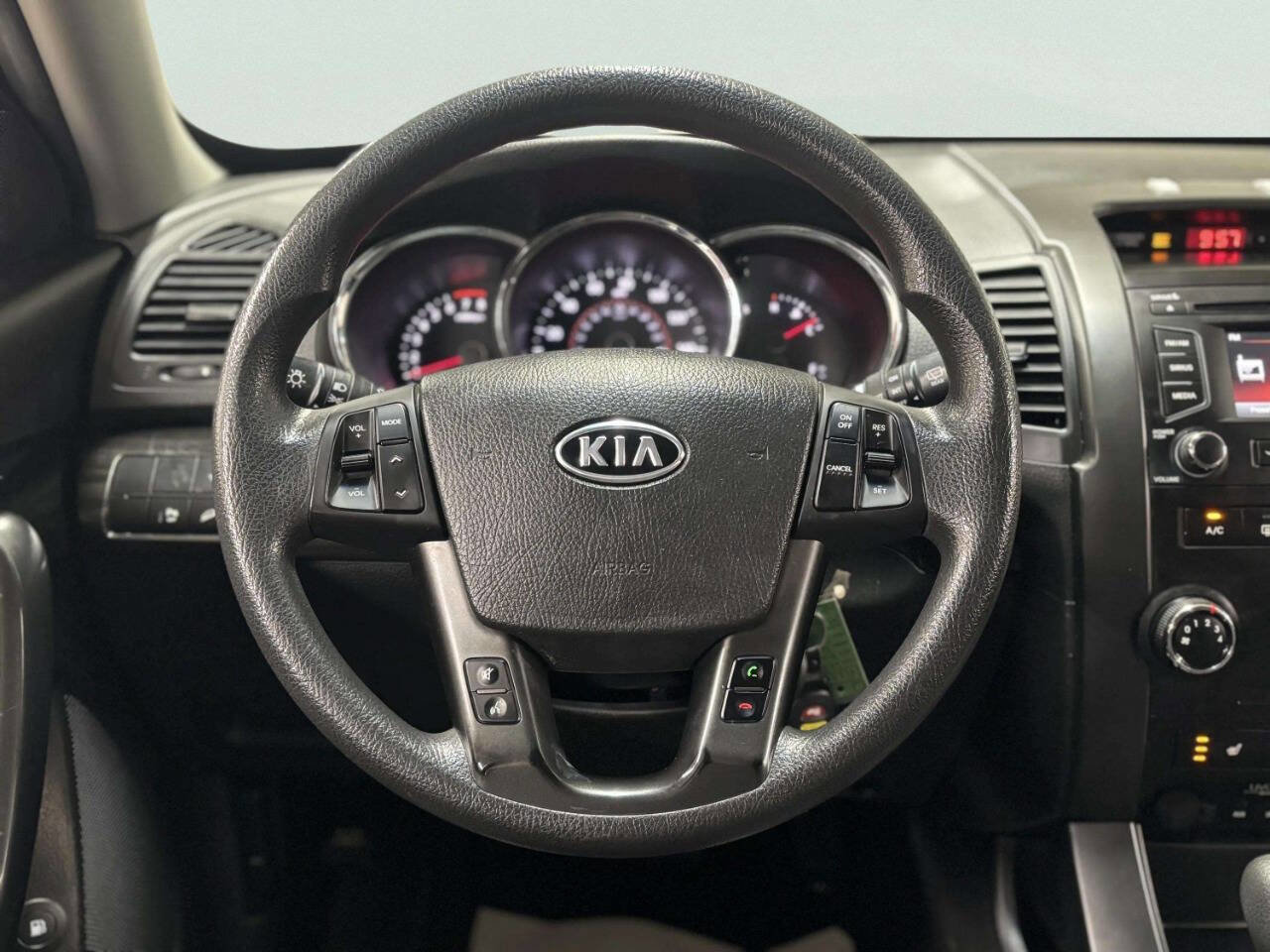 Used 2013 Kia Sorento LX w/ Convenience Pkg image 29