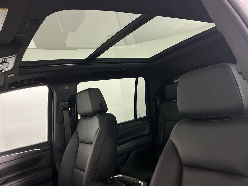 Used 2024 Chevrolet Suburban Z71 w/ Luxury Package image 17