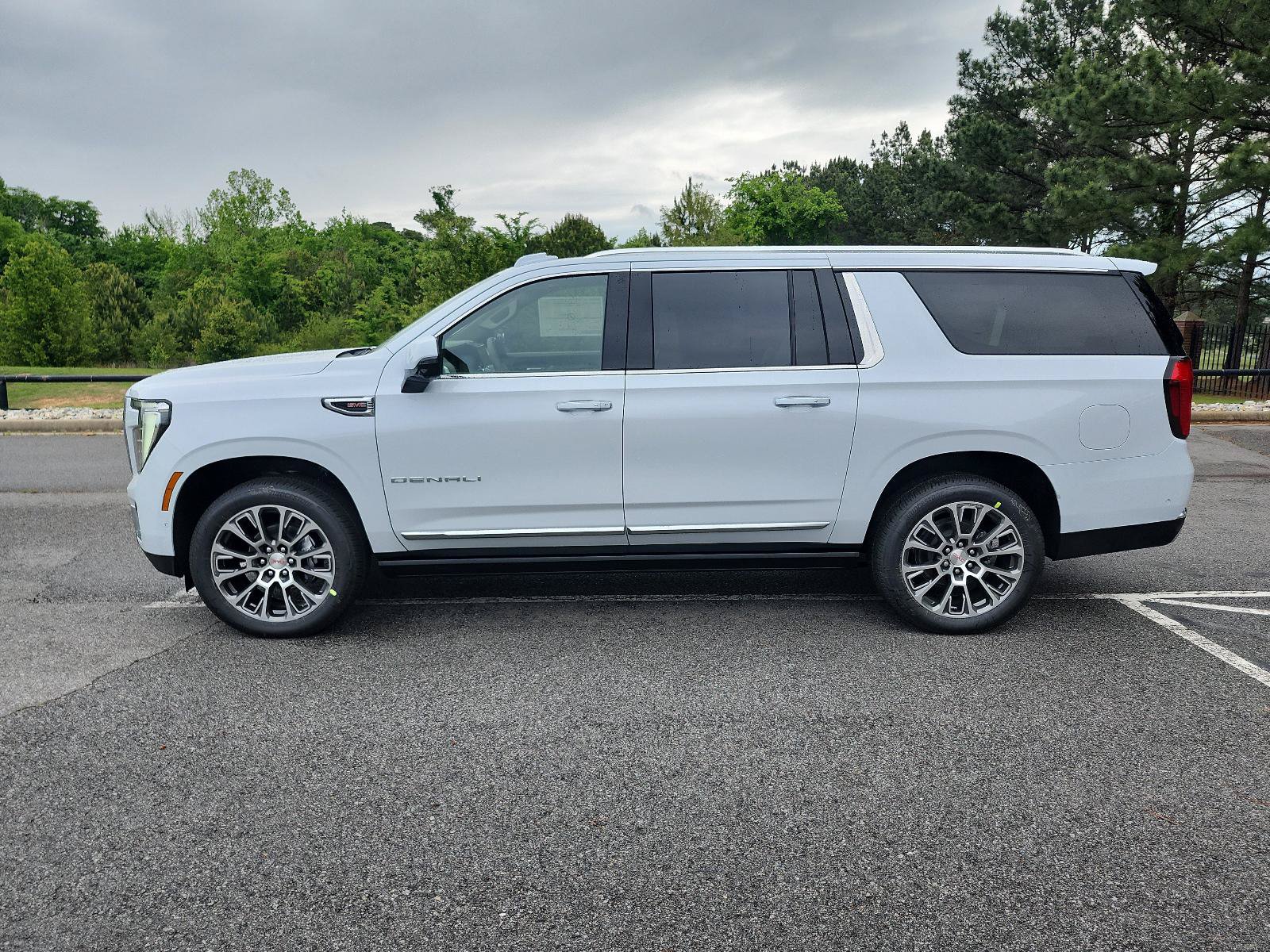 New 2026 GMC Yukon XL Denali AWD/4WD image 2