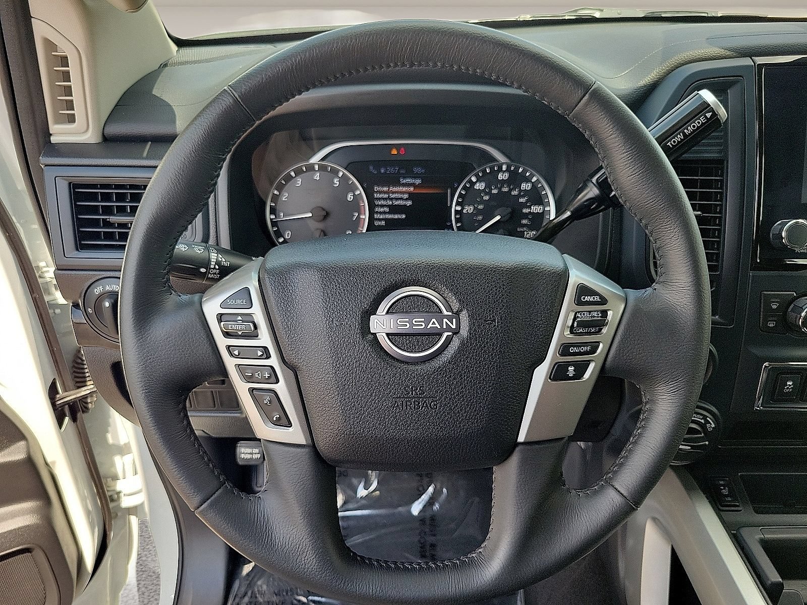 Used 2024 Nissan Titan SV w/ SV Convenience Package AWD/4WD image 14