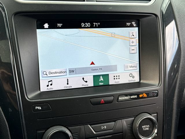 Used 2019 Ford Explorer XLT w/ Equipment Group 202A AWD/4WD image 34