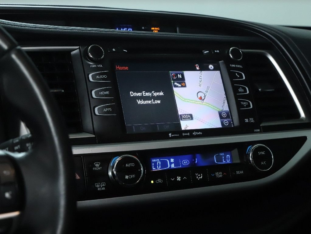 Used 2019 Toyota Highlander SE w/ Nightshade Edition AWD/4WD image 27