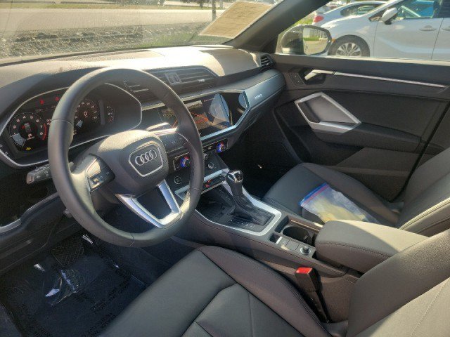 Used 2025 Audi Q3 2.0T Premium Plus w/ Premium Plus Package AWD/4WD image 10
