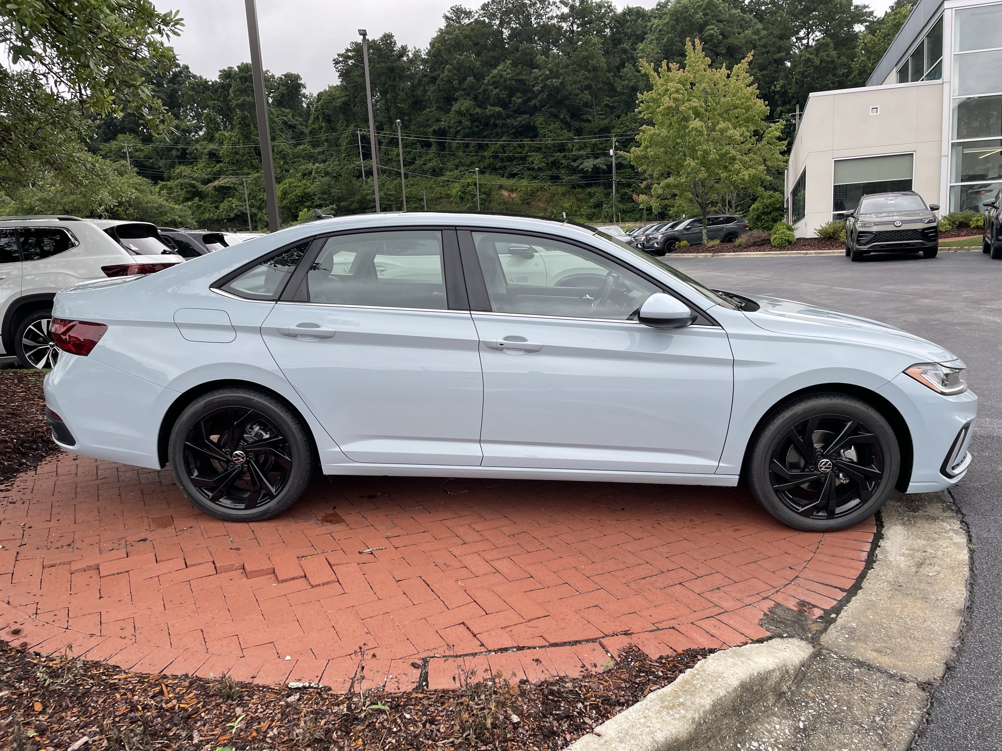 New 2026 Volkswagen Jetta SE FWD image 4