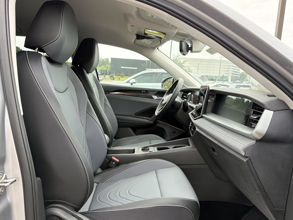 New 2026 Volkswagen Tiguan SE FWD image 18