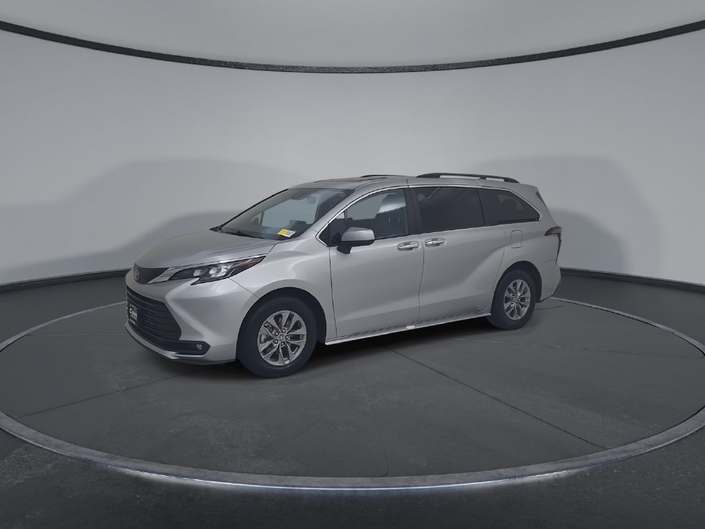 Used 2025 Toyota Sienna XLE FWD image 7