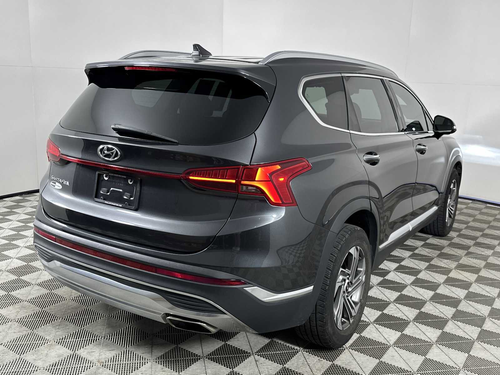 Used 2021 Hyundai Santa Fe SEL w/ Convenience Package FWD image 8