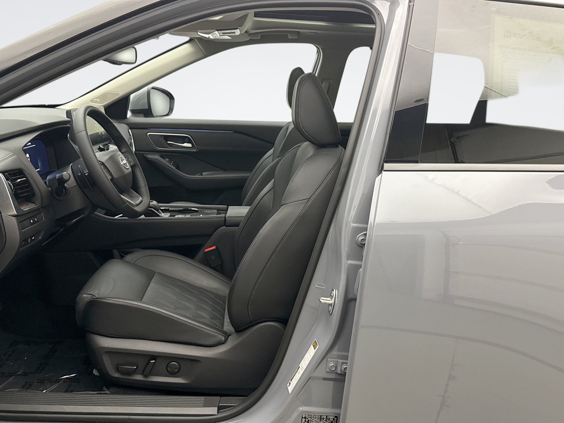 Used 2025 Nissan Rogue Platinum w/ Platinum Premium Package FWD image 11