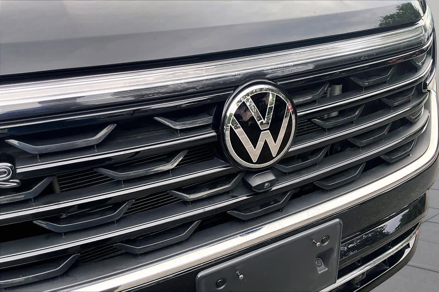 Used 2024 Volkswagen Atlas SEL Premium R-Line AWD/4WD image 32