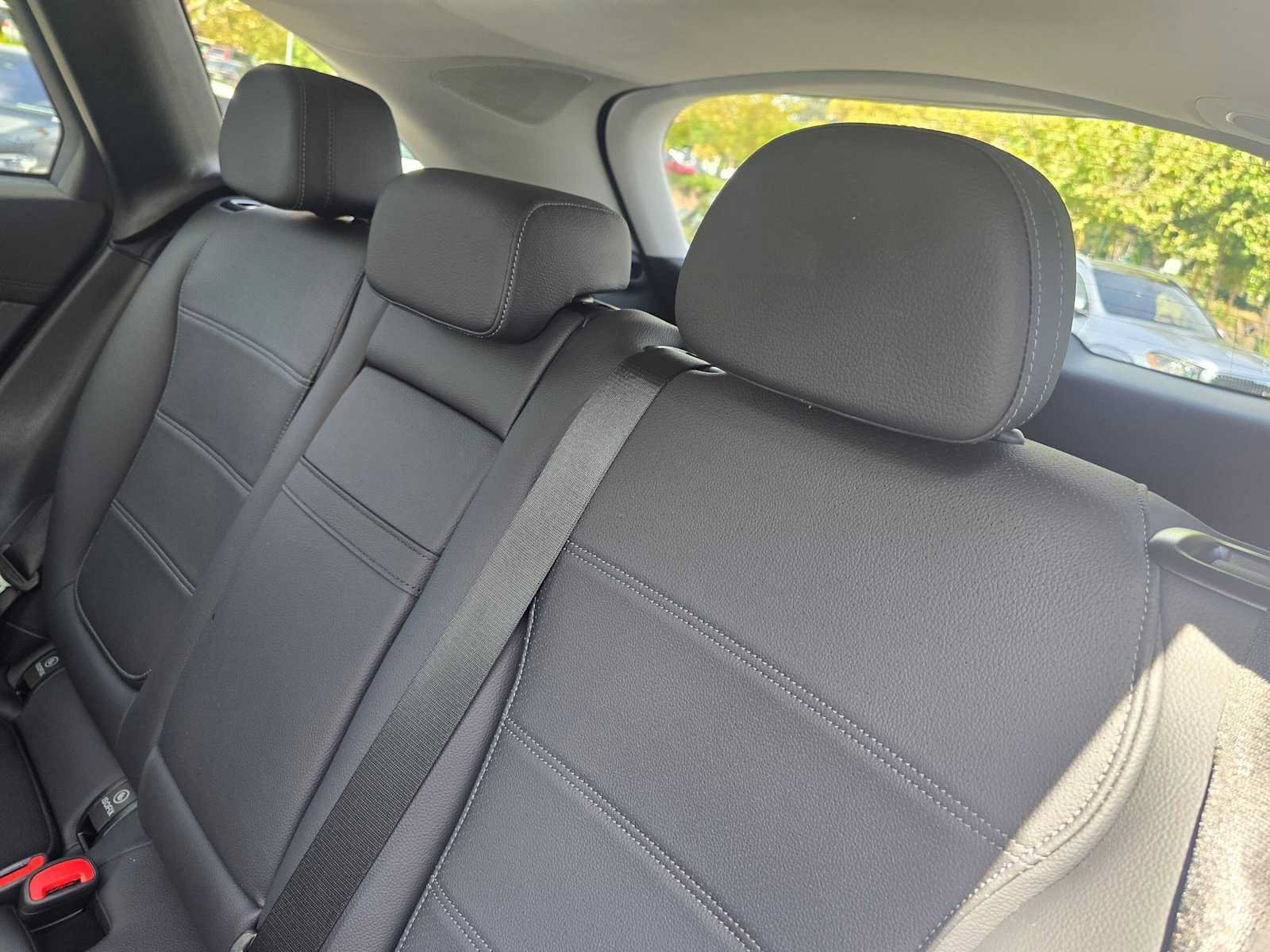 Used 2025 Mercedes-Benz GLC 350e 4MATIC image 19