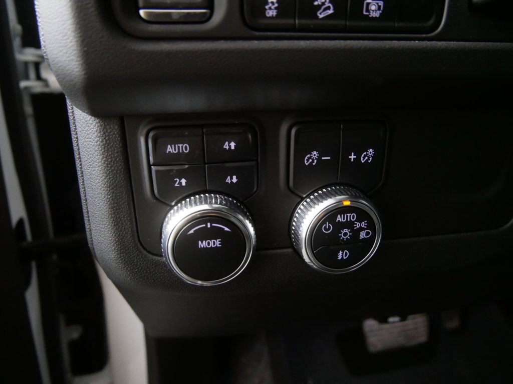 Used 2024 GMC Yukon AT4 w/ Technology Package image 16