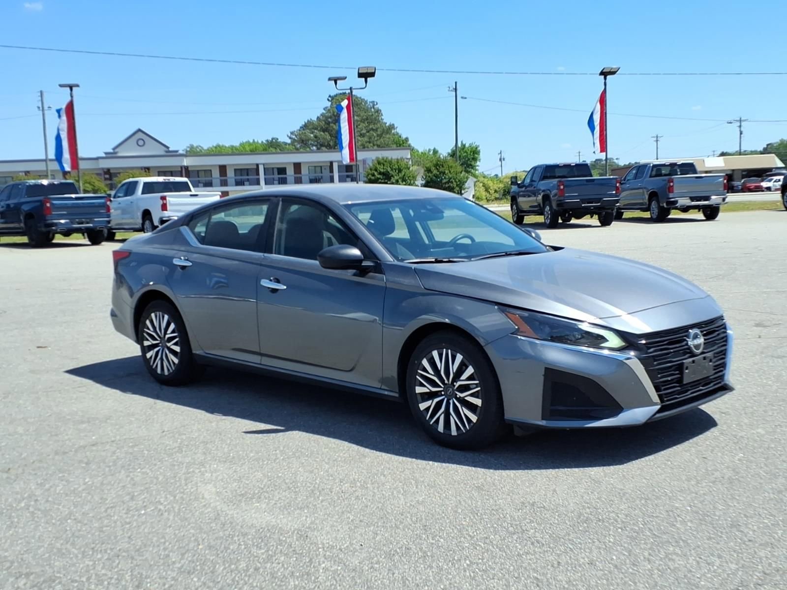 Used 2024 Nissan Altima 2.5 SV FWD image 7