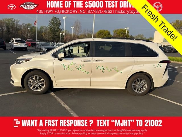 Used 2025 Toyota Sienna XLE image 6