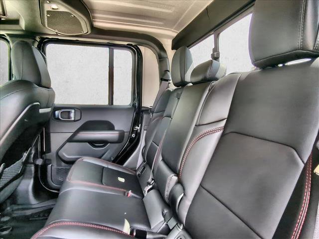 Used 2025 Jeep Gladiator Rubicon w/ Convenience Group AWD/4WD image 18