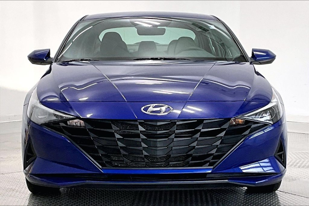 Certified 2023 Hyundai Elantra SEL w/ Preferred Accessory Package FWD image 3