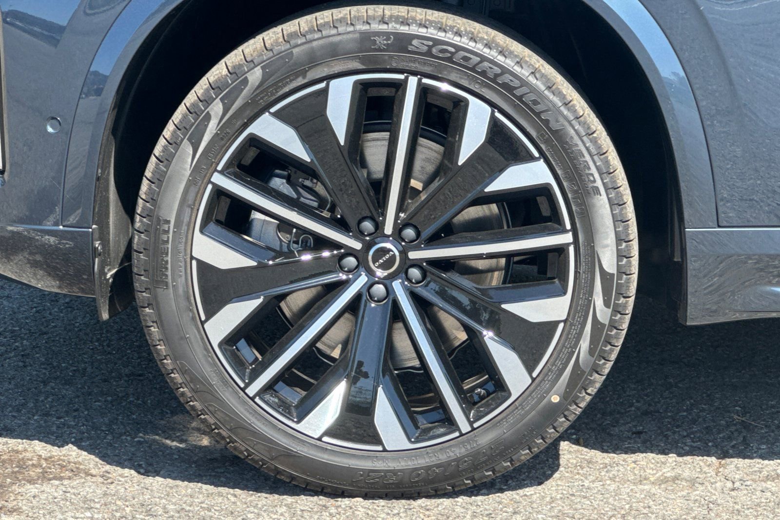 New 2026 Volvo XC90 T8 Plus w/ Protection Package AWD/4WD image 11