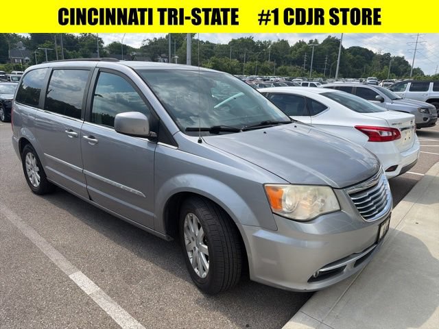 Used 2014 Chrysler Town & Country Touring FWD image 1