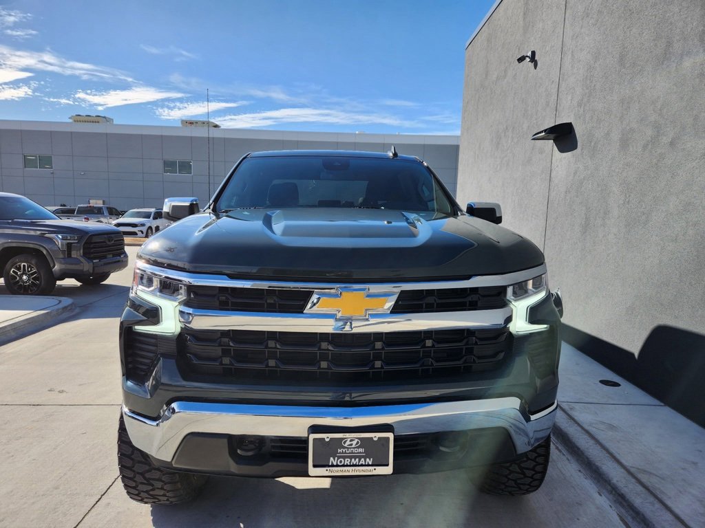 Used 2025 Chevrolet Silverado 1500 LT image 2