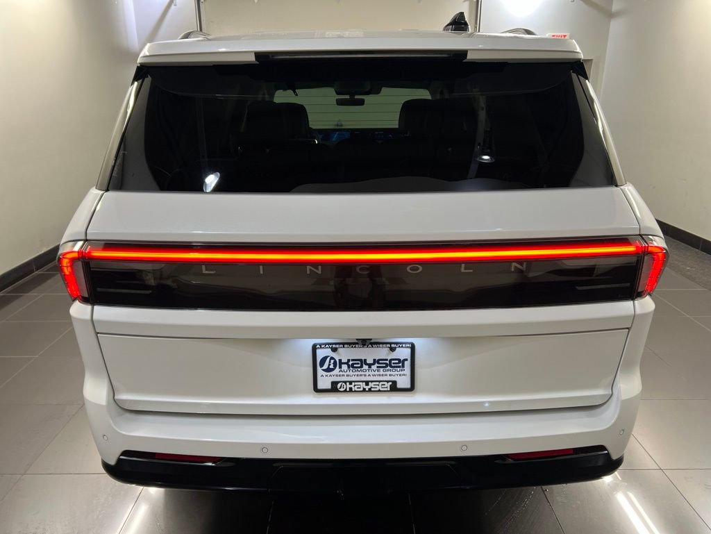Used 2026 Lincoln Navigator Premiere AWD/4WD image 6