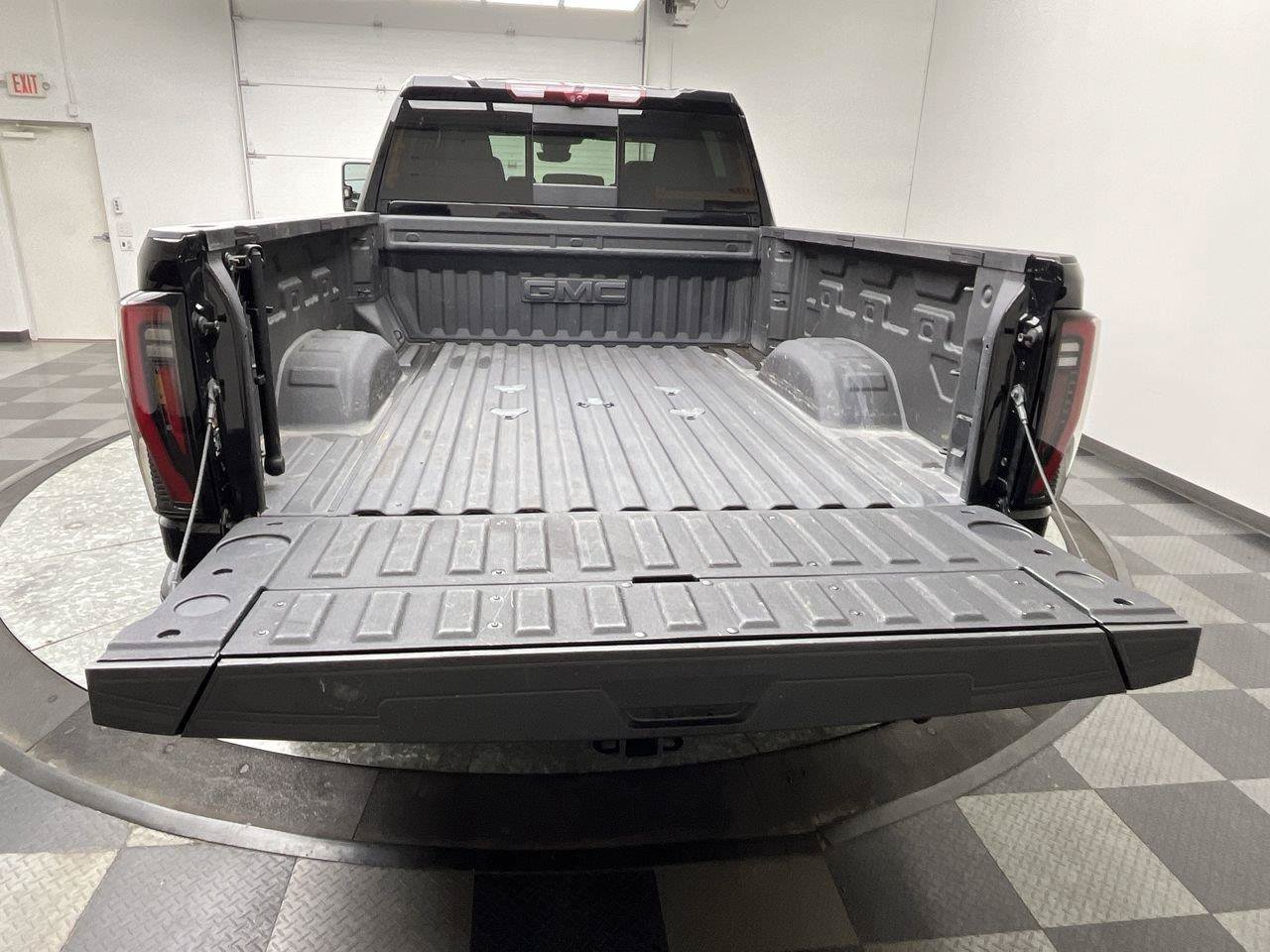 Certified 2025 GMC Sierra 2500 AT4 w/ AT4 Premium Plus Package AWD/4WD image 36