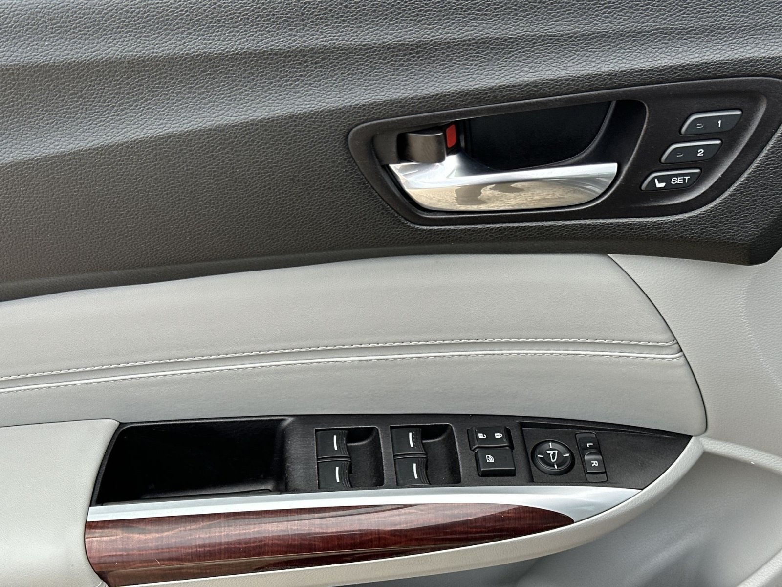 Used 2015 Acura TLX w/ Technology Package FWD image 16
