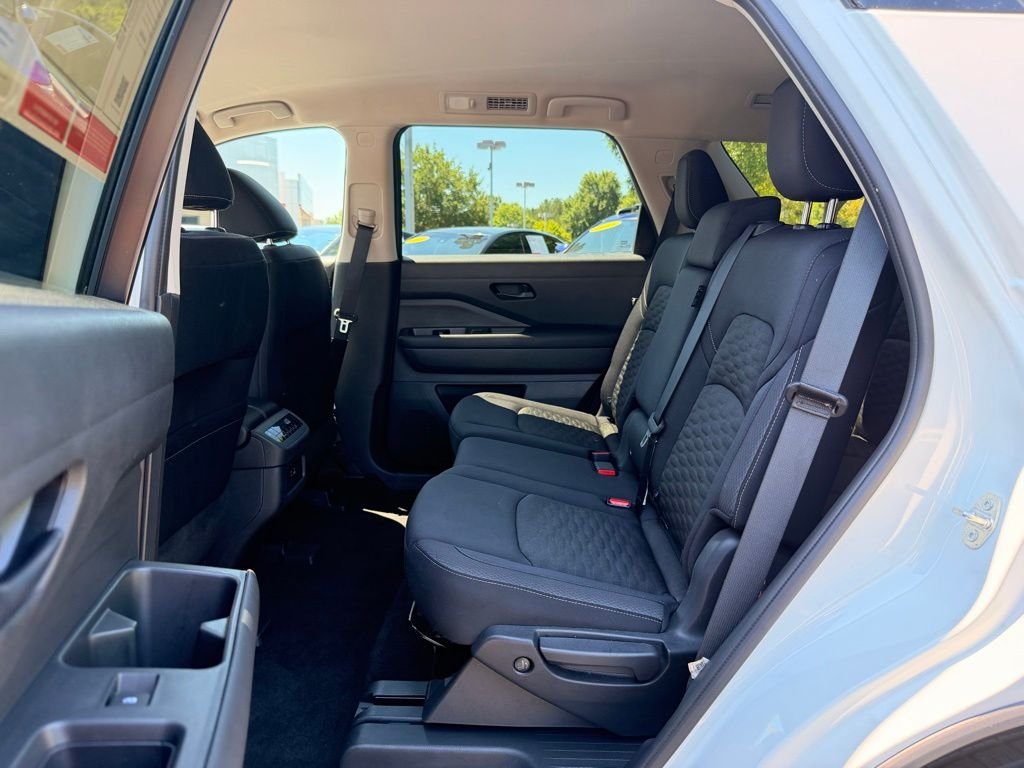 Used 2024 Nissan Pathfinder SV FWD image 16