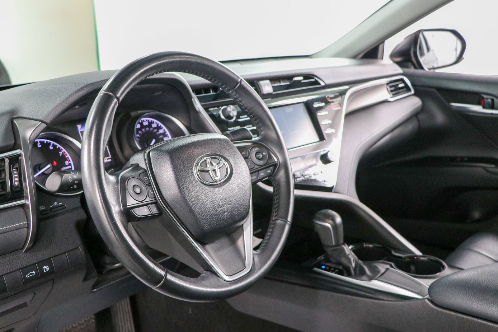 Used 2018 Toyota Camry SE w/ Moonroof Package FWD image 23